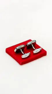 1. Cufflinks - Labyrinth thumbnail